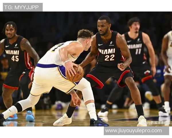 米切尔首节独得13分表现抢眼但失误和犯规略显频繁